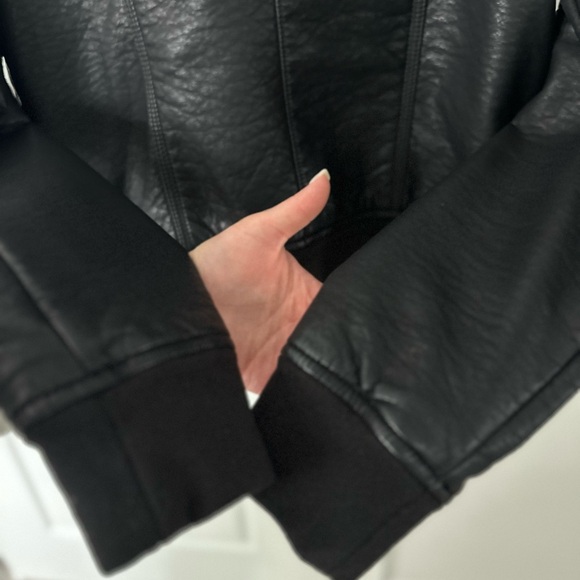 Guess Medium size leather jacket. - Picture 3 of 3
